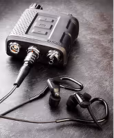 Тактичний комунікаційний модуль INVISIO з двома роз’ємами для підключення гарнітури.