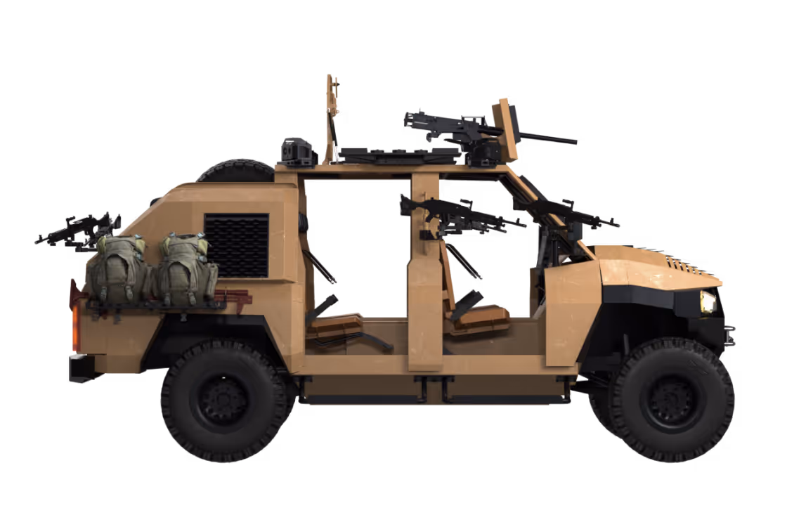 Бойова модифікація ARTAN V1.1 з відкритими дверними зонами, туреллю та кулеметами 7.62×51 мм, оснащена системою S.O.V.A та задньою платформою з тактичним спорядженням.
