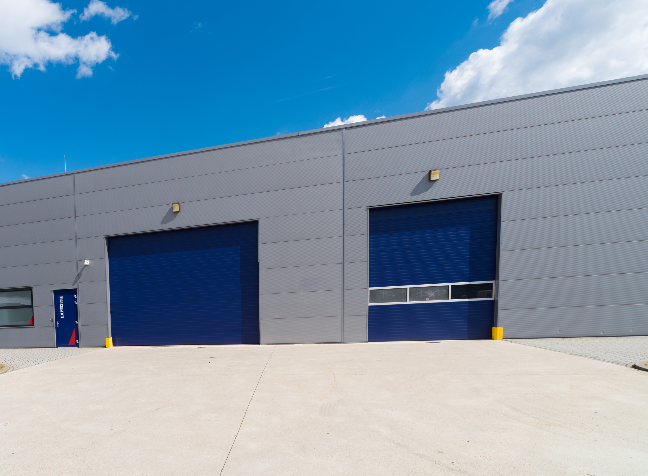 Modern industrial unit with loading bays