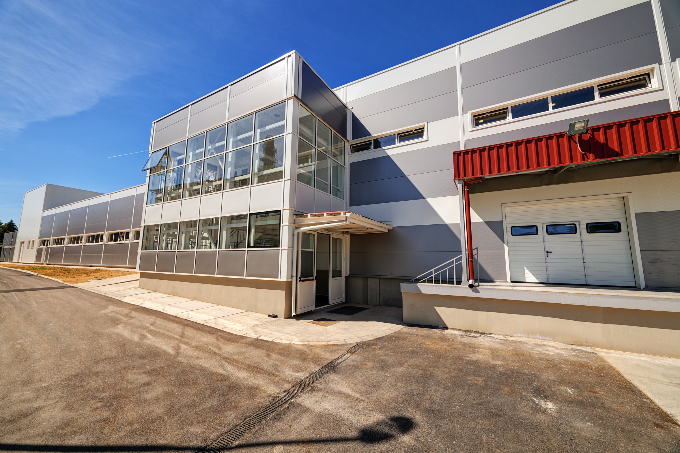 Aluminium facade of an industrial building