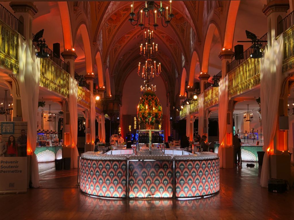 Montreal fundraiser event at Salon Richmond featuring tailored audiovisual installation for Let's Bond gala