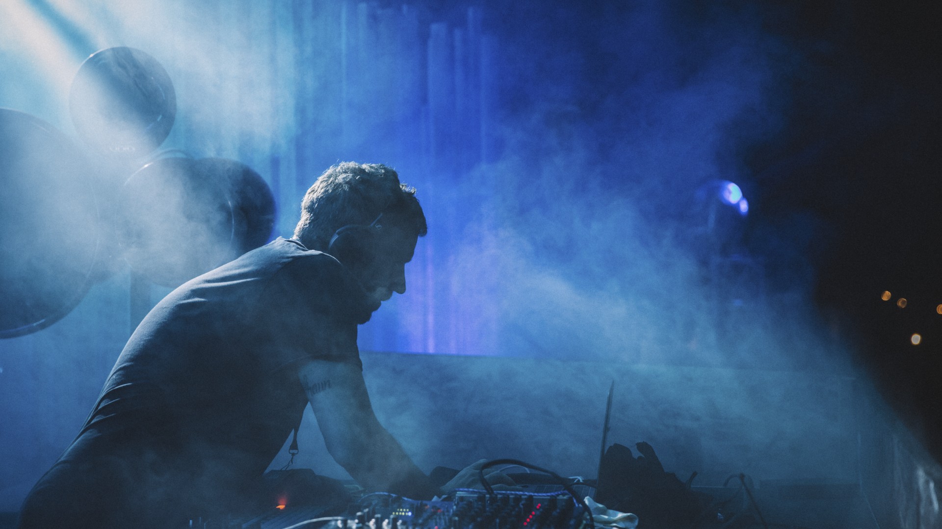 Hazy stage setup with professional DJ, immersive lighting design, and high-end sound system rental in Montreal