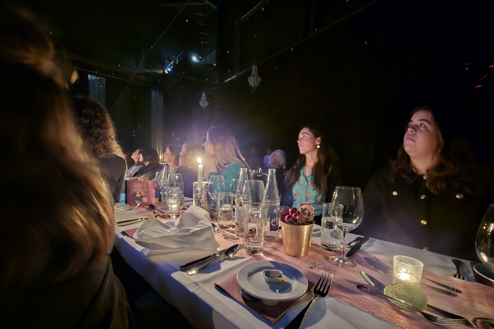 Frauen am Stauen im Zirkus