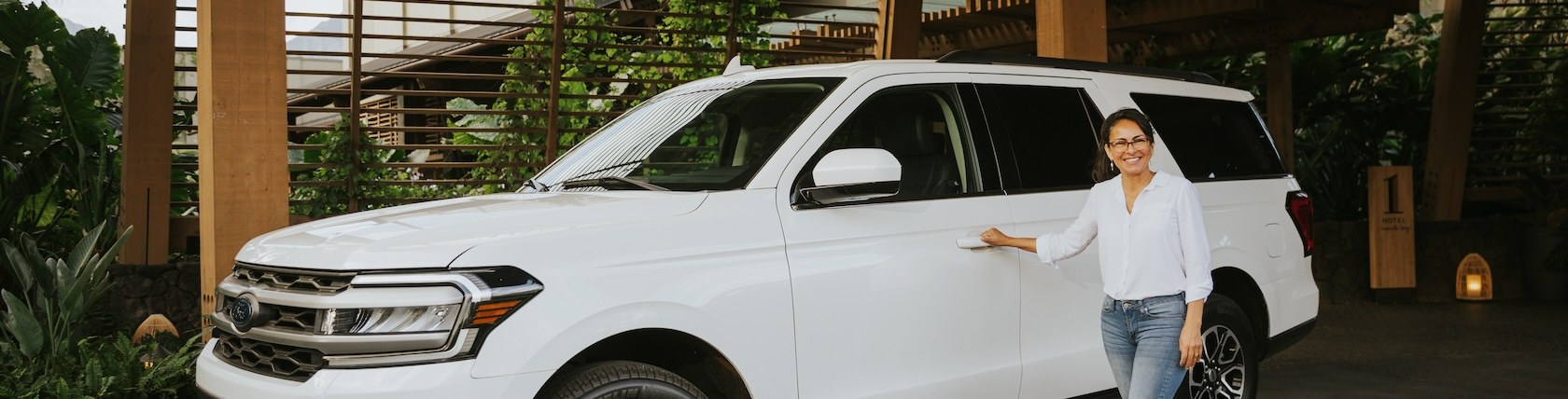 Elizabeth standing beside the white Ford Expedition used for her private Kauai tours