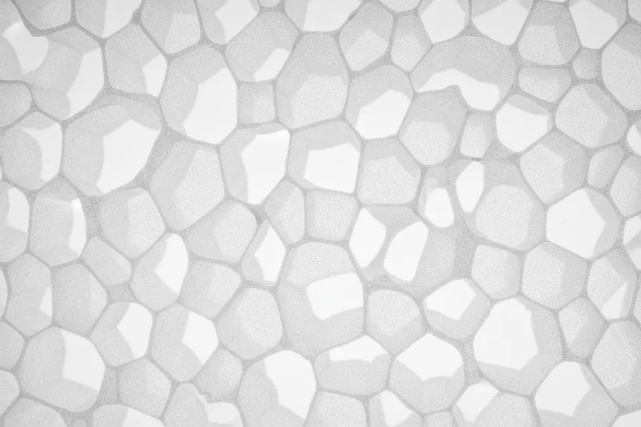 Estructura celular de memory foam de celda abierta mostrando canales de ventilación microscópicos entre células