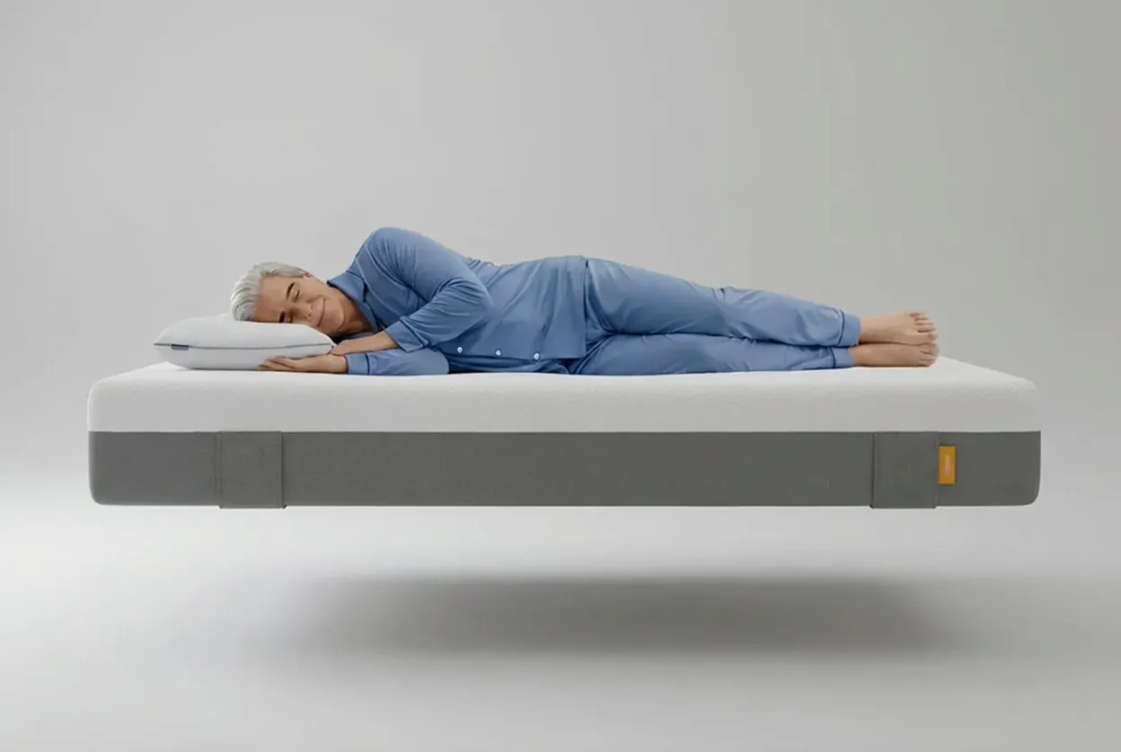 Hombre durmiendo de lado en colchón Emma Original Classic Individual mostrando alivio de presión en hombros y caderas con firmeza suave