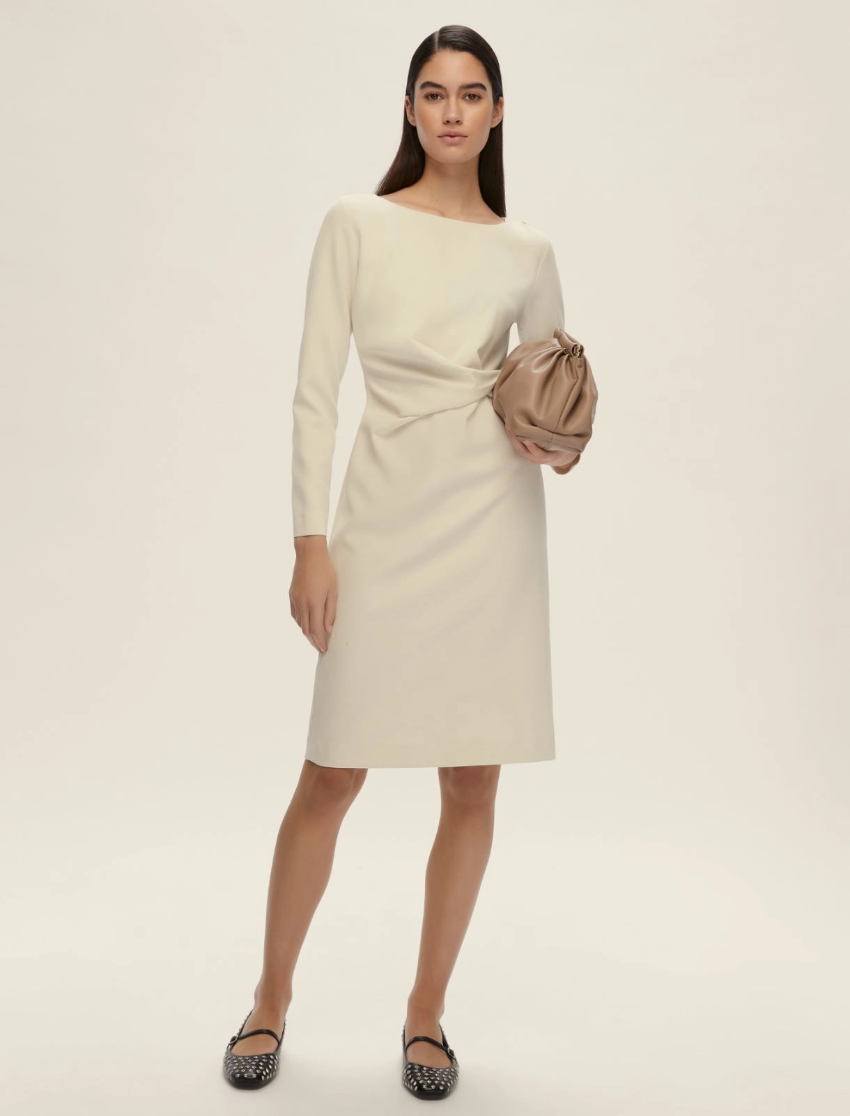 Robe à nœud sur le côté DISPONIBLE EN NOIR