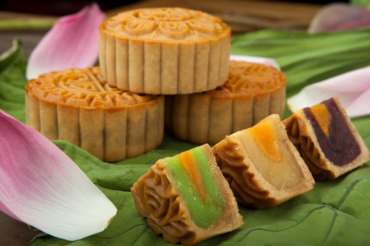 Mooncakes and Family Traditions at Hoi An Mid-Autumn Festival