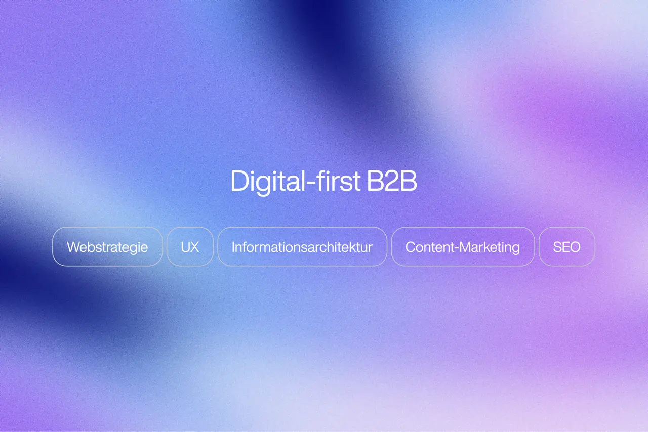 Hero-Grafik mit weichem Blau-Violett-Verlauf und dem Titel ‘Digital-first B2B’. Darunter Begriffe wie Webstrategie, UX, Informationsarchitektur, Content-Marketing und SEO.