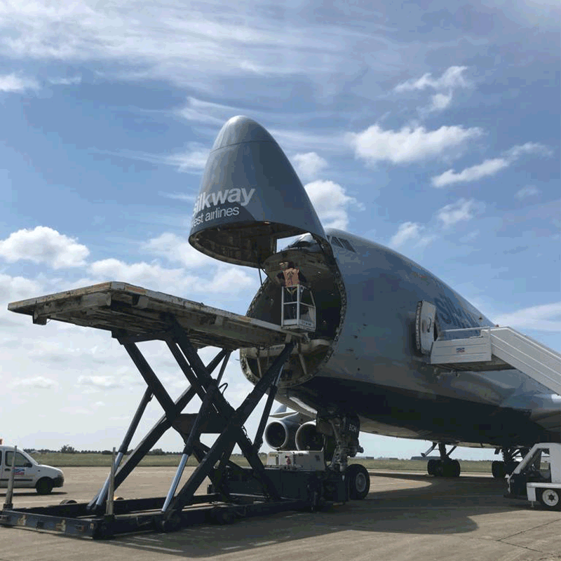 Boeing B747 F nose loading