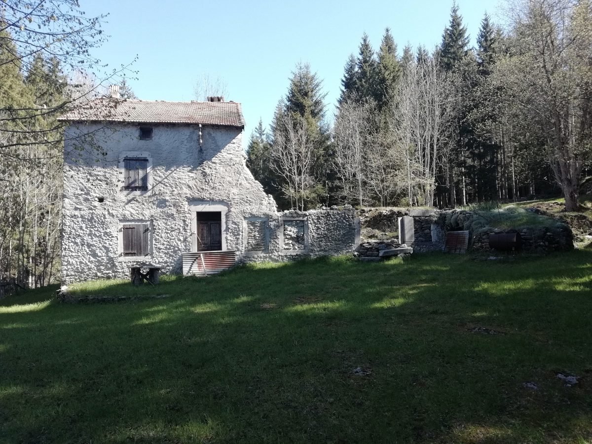 Ruine du hameau avant travaux, Refuge du Vercors, DBA