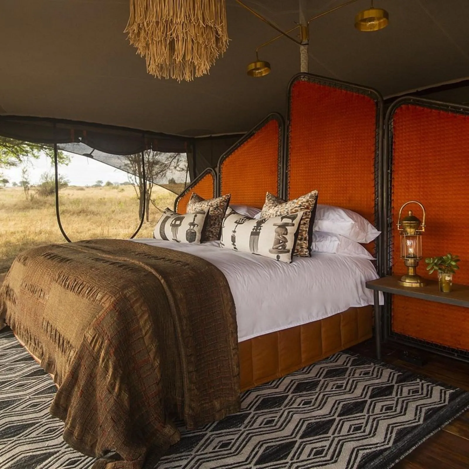 Zimmer im Mantis Hotel mit modernem Design und luxuriöser Ausstattung