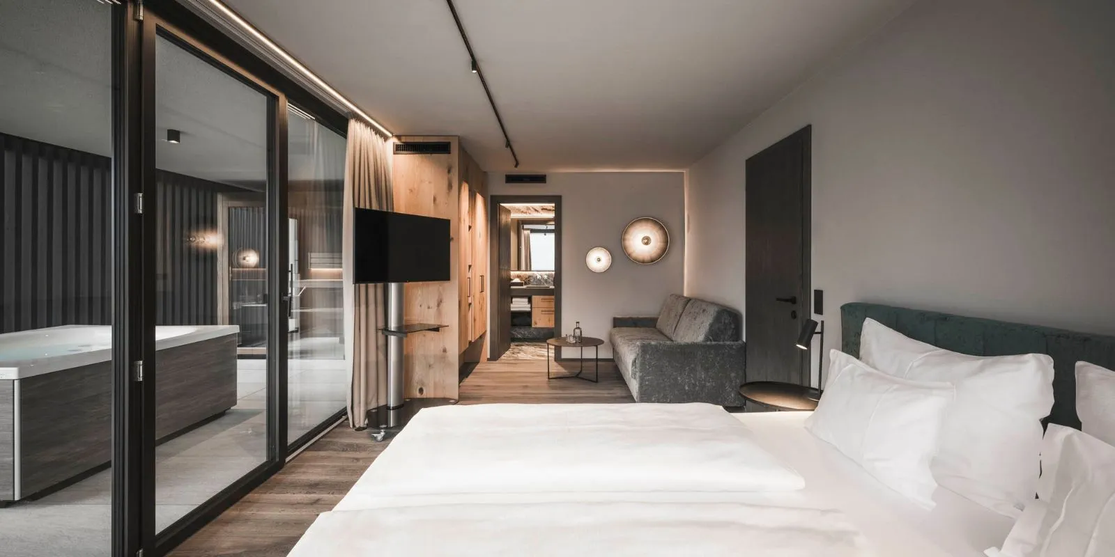 Luxuriöse Suite im Hotel SomVita Suites mit modernem Design