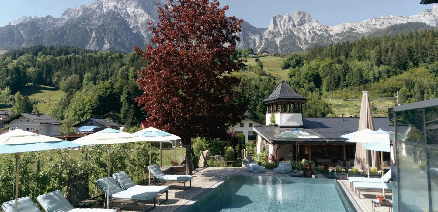 Außenansicht Pool des Hotel Der Löwe, Leogang - Hotelkunde von ADDITIVE im Bereich Online-Marketing