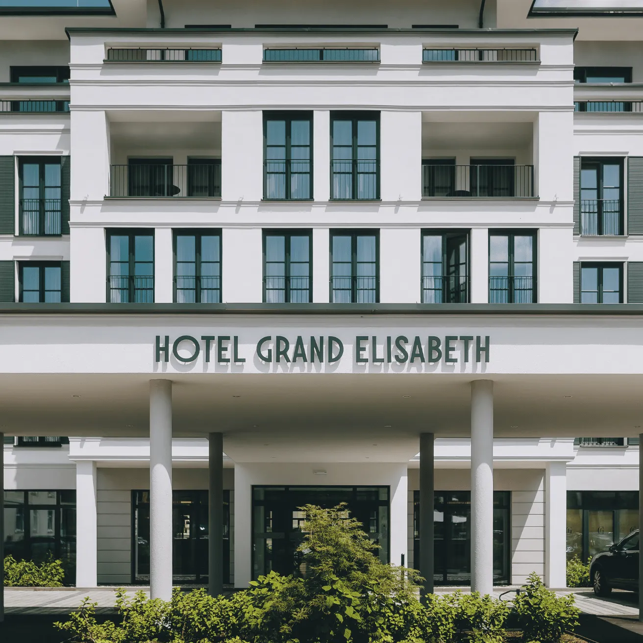 Exterior view of Hotel Grand Elisabeth - client of ADDITIVE in online marketing