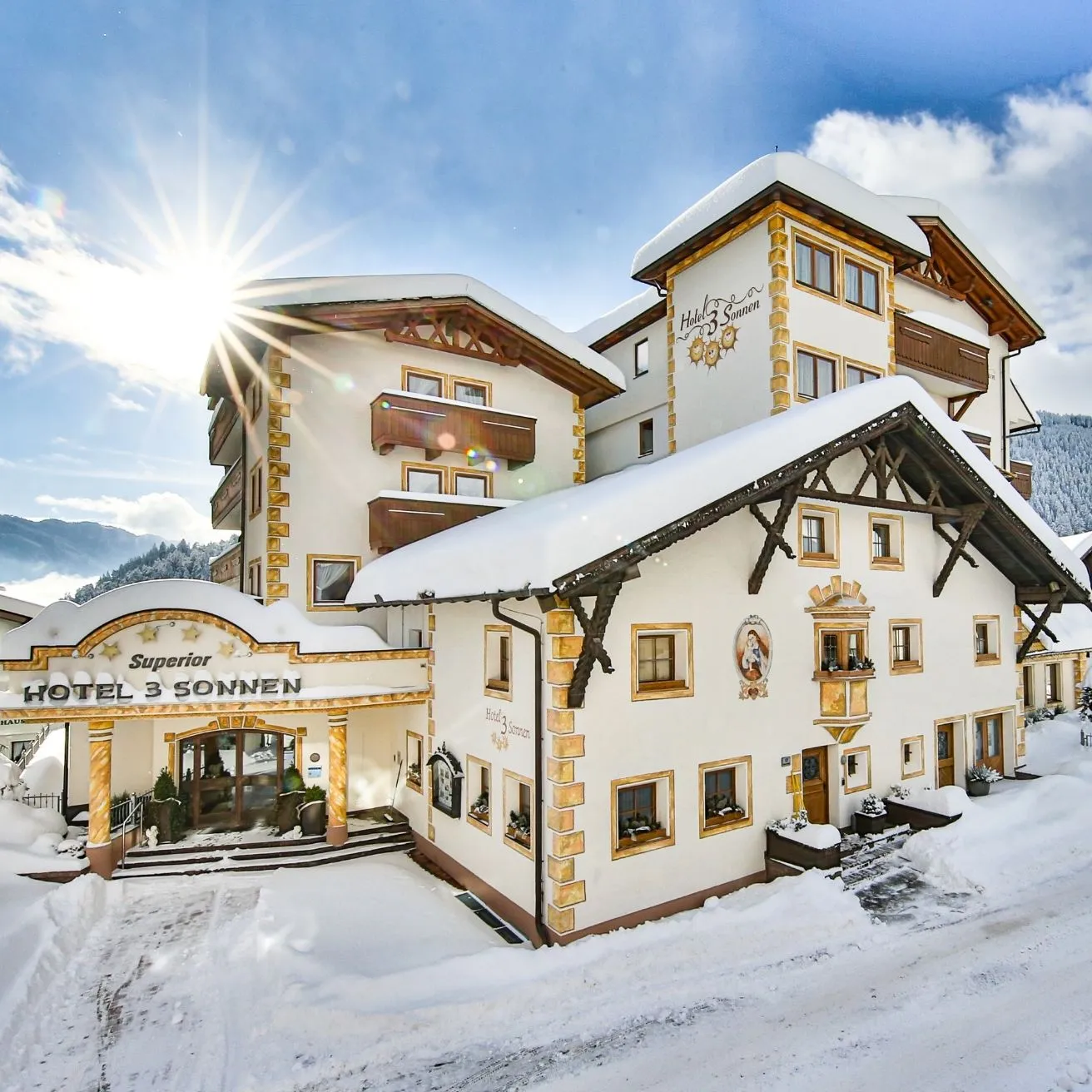 Vista esterna dell'Hotel Drei Sonnen - cliente di ADDITIVE nel settore del marketing online