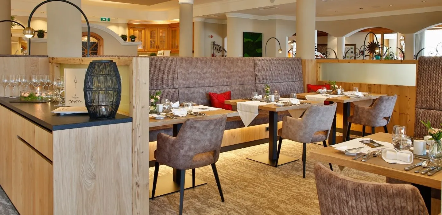 Sala da pranzo dell'Hotel Drei Sonnen - cliente di ADDITIVE nel settore del marketing online