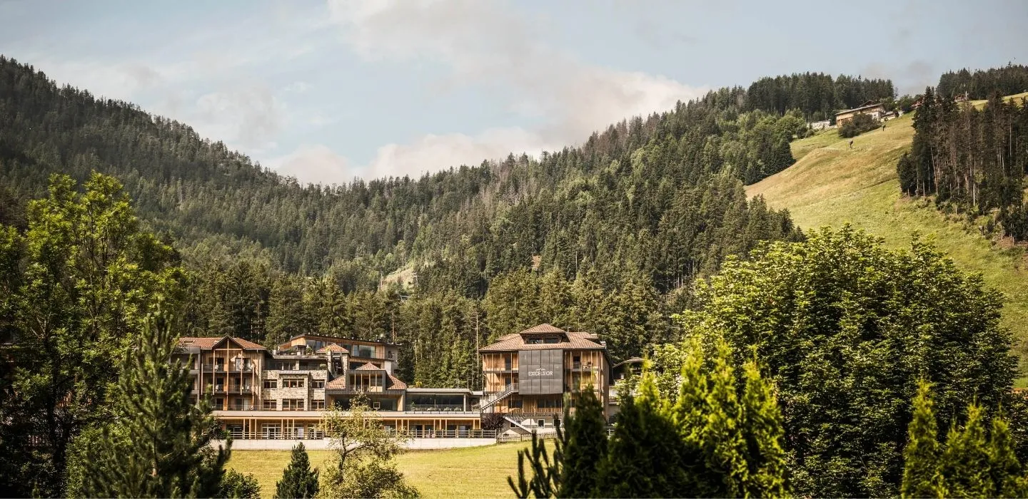 Außenansicht des Excelsior Dolomites Life Resorts, Online-Marketing-Kunde von ADDITIVE