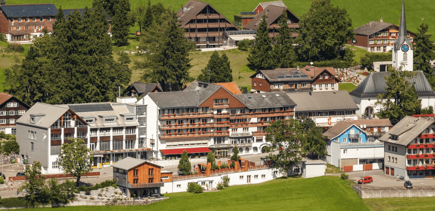 Außenansicht Hotel Hirschen Wildhaus - Kunde von ADDITIVE im Bereich Online-Marketing