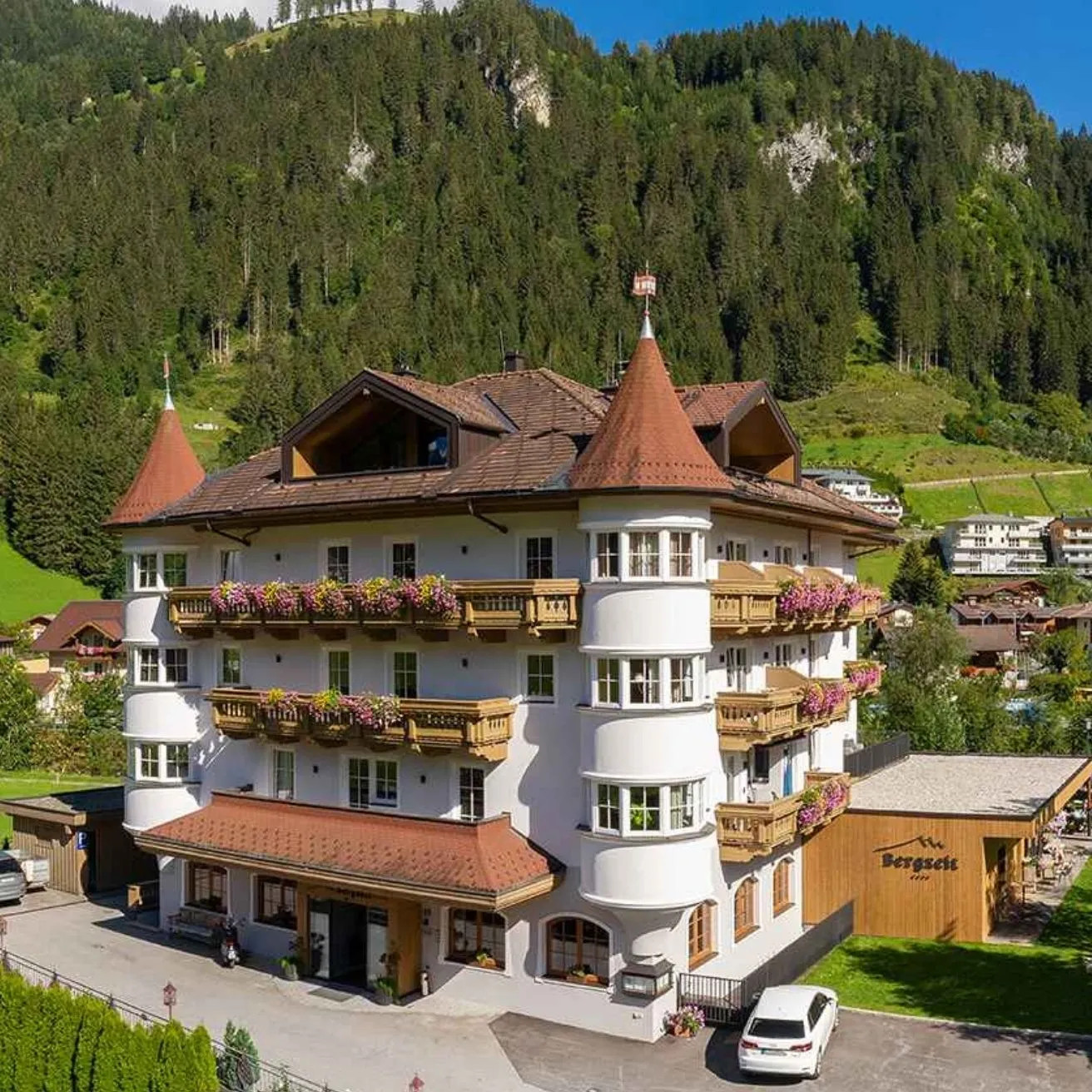 Exterior view Hotel Bergzeit, online marketing client of ADDITIVE