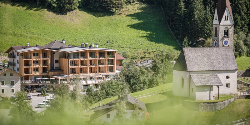 Außenansicht Naturhotel Rainer im Jaufental, ADDITIVE Kunde Hotel Marketing