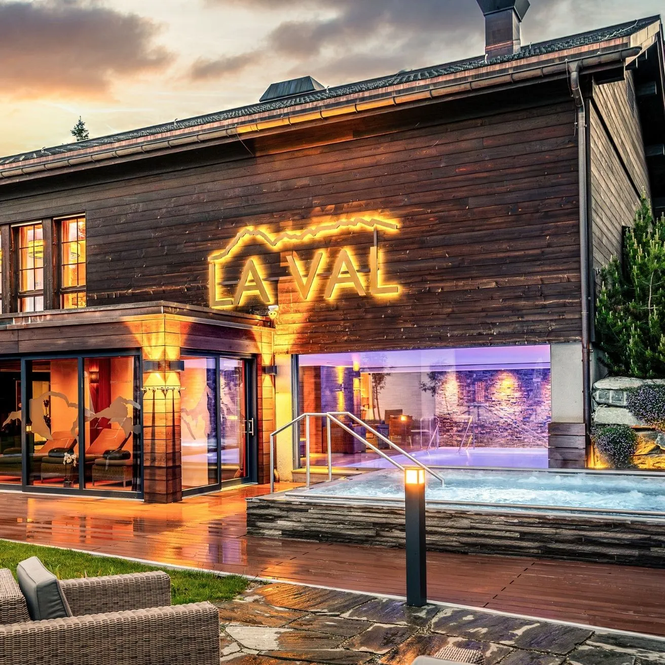 Vista esterna La Val Hotel & Spa – cliente di ADDITIVE nell’ambito del marketing online