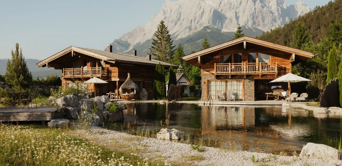 Außenansicht der Chalets von LaPosch – Dein Bergaway, Kunde im Bereich Online-Marketing bei ADDITIVE