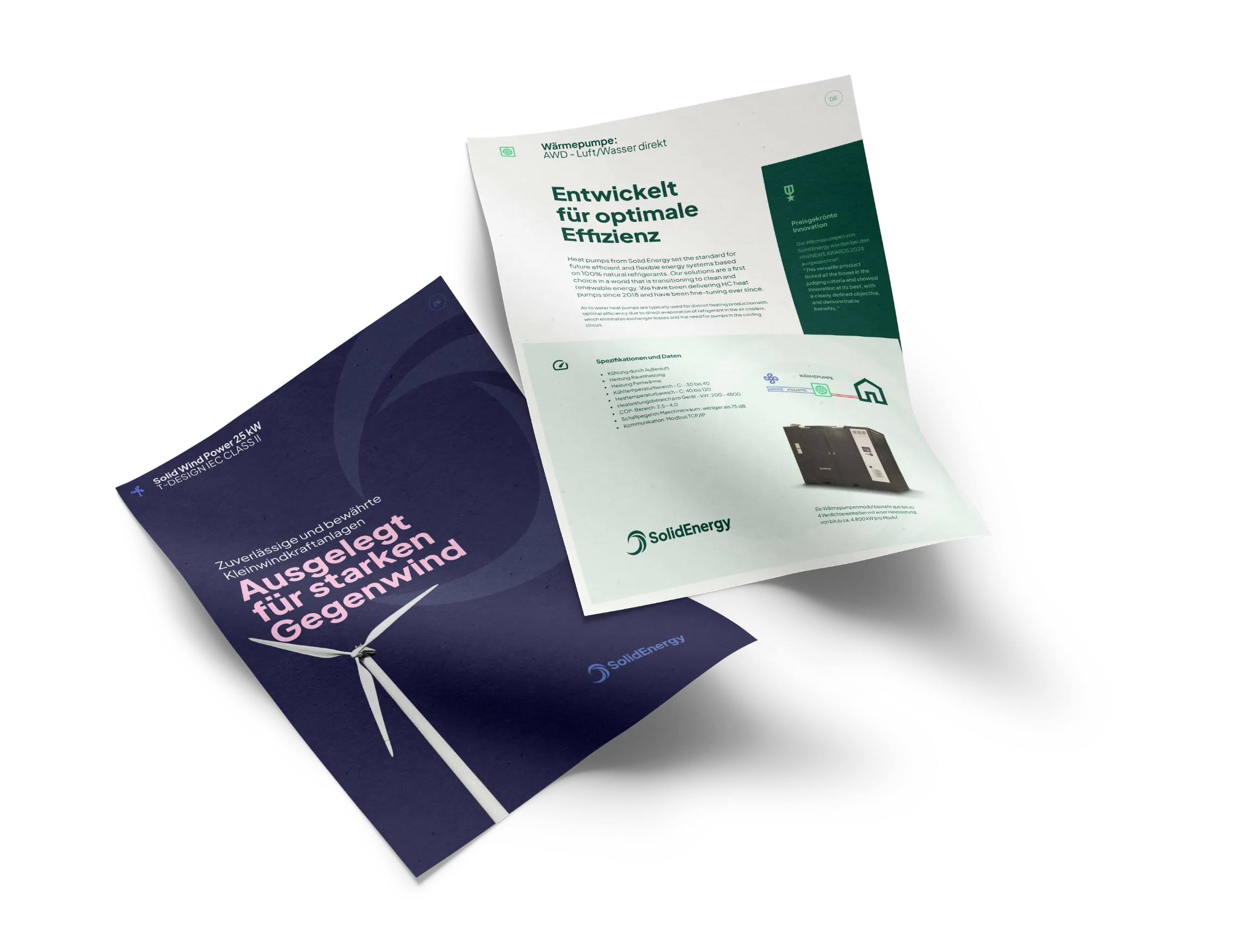 To brochurer, den ene med en vindmølle og teksten om pålidelige små vindmøller, den anden med oplysninger om varmeprodukter fra SolidEnergy.
