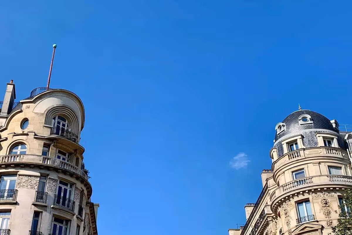 D'après la loi de 1965, il est possible pour une copropriété de choisir un syndic non-professionnel. Zoom sur ce modèle, son fonctionnement et ses avantages.