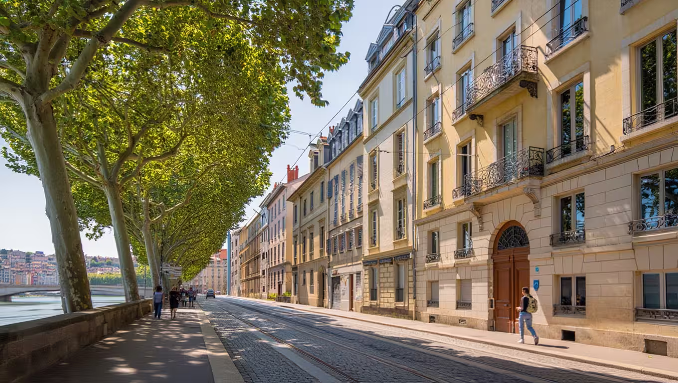 Choisissez votre syndic à Lyon grâce à notre comparatif 2025 : tarifs, réactivité, outils numériques et conseils pour financer vos travaux.