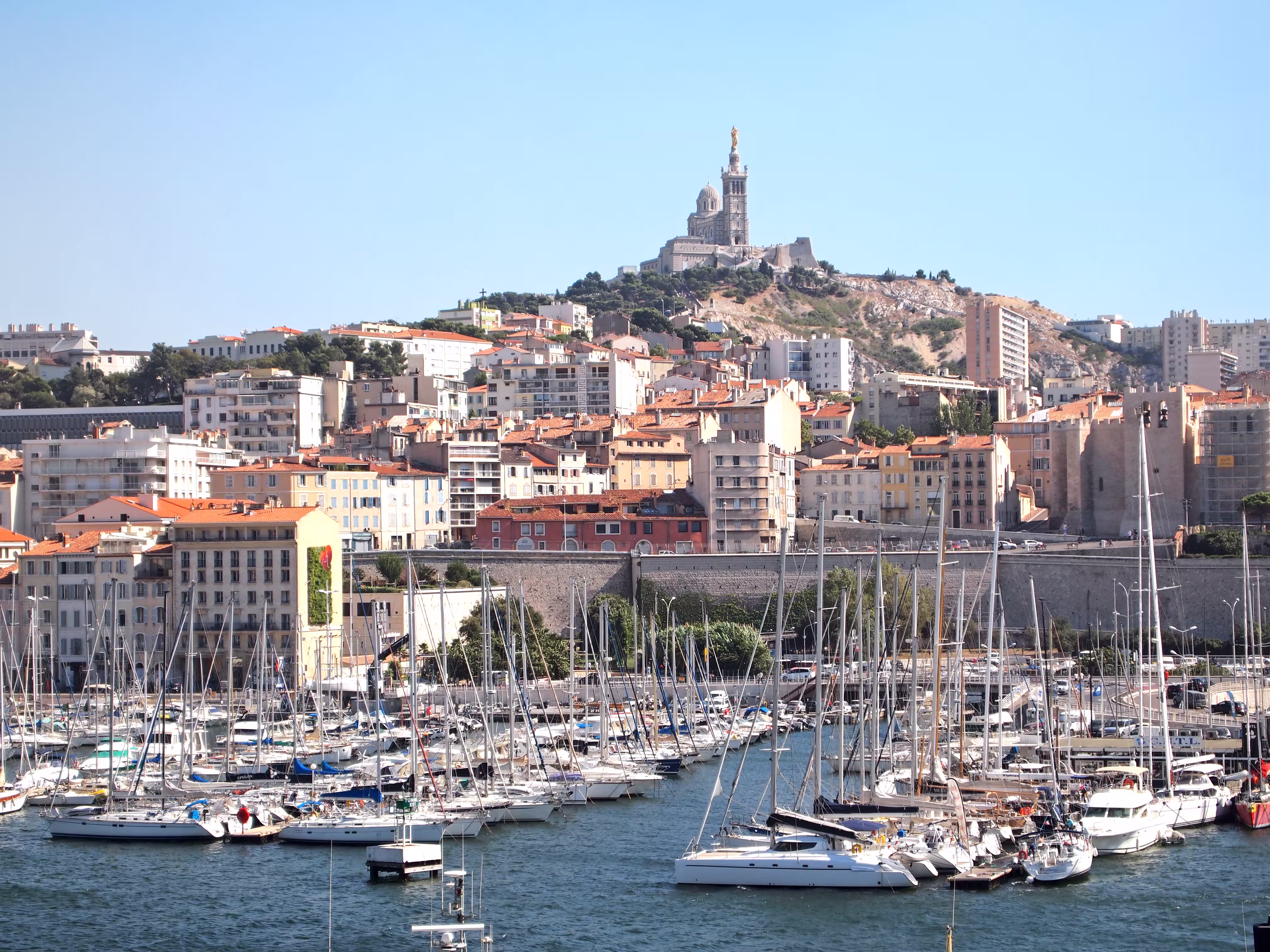 Optez pour une gestion optimale de votre copropriété à Marseille. Notre syndic offre des services sur-mesure pour répondre à vos besoins.