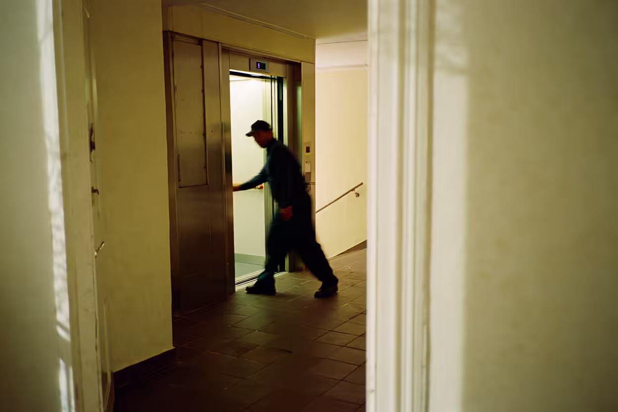 Découvrez comment réduire vos charges de copropriété de @grâce à des astuces concrètes : comparaison, renégociation de contrats et obligations légales.