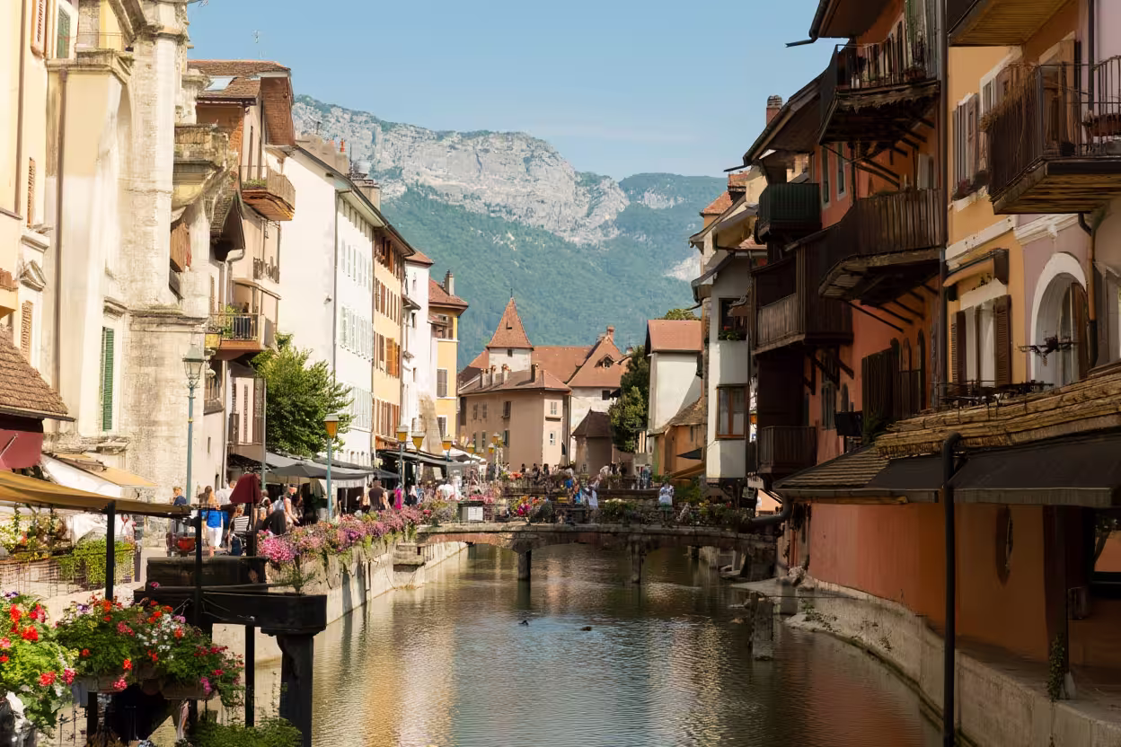 Découvrez notre classement des modèles de syndic les plus adaptés à Annecy et comment choisir celui qui convient à votre copropriété.