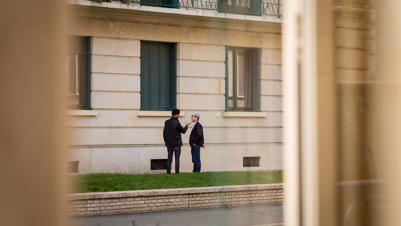 D'après une étude menée par The Conversation, les candidats perçus comme non-blancs ont reçu entre 25% et 30% de réponses en moins que leurs homologues blancs.