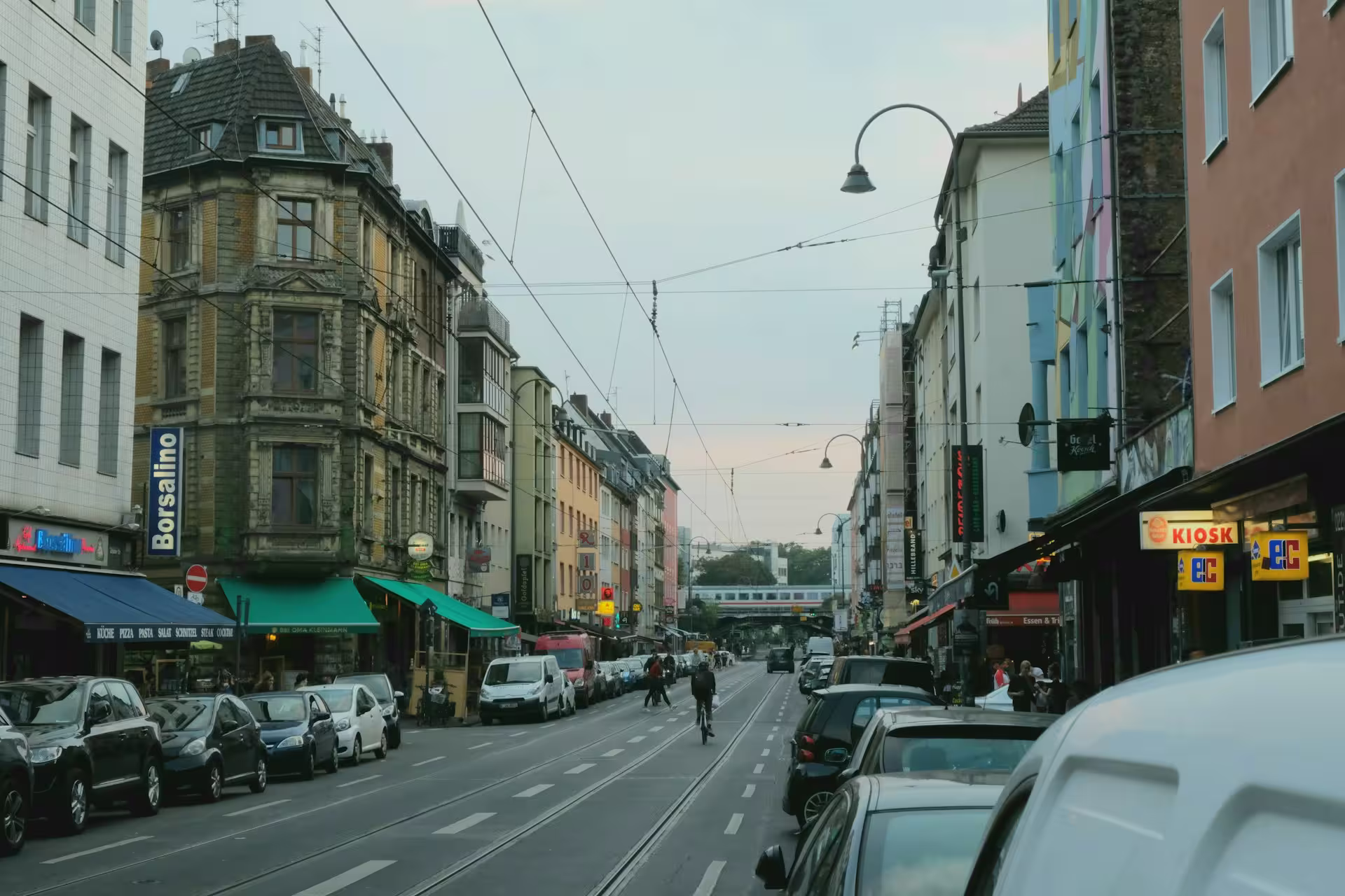 Wie findet man einen zuverlässigen Handwerker in Köln? Erfahren Sie, worauf es bei Qualifikationen, Angeboten und der Auswahl des richtigen Fachbetriebs wirklich ankommt.