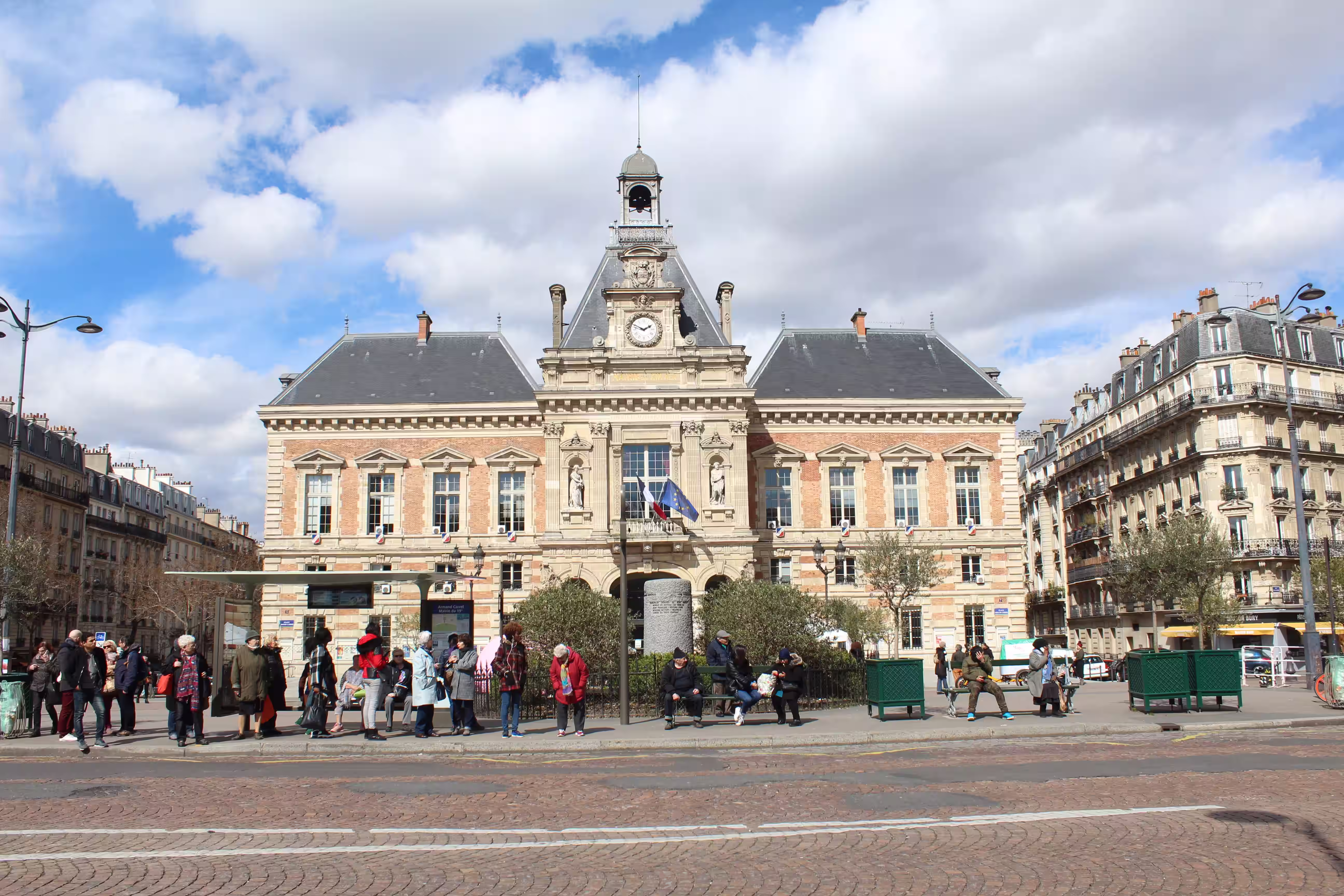 Syndic 19ème arrondissement Paris : Informations pour les propriétaires, gestion des biens immobiliers et services locaux.