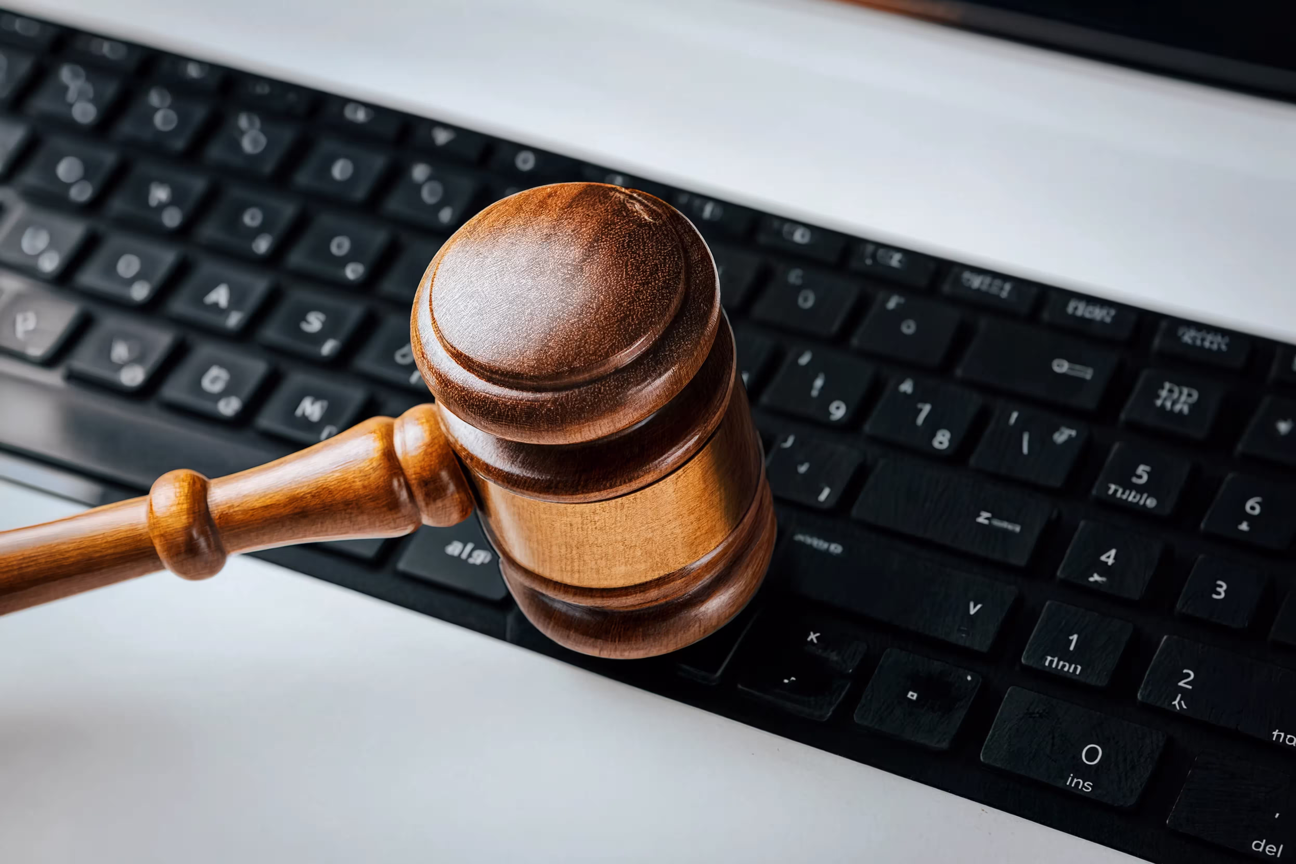 DPE collectif obligatoire en 2026 : votre copropriété est-elle concernée ou exonérée ? Coût, sanctions, impact sur vente et location. Tout ce qu'il faut savoir avant l'échéance.