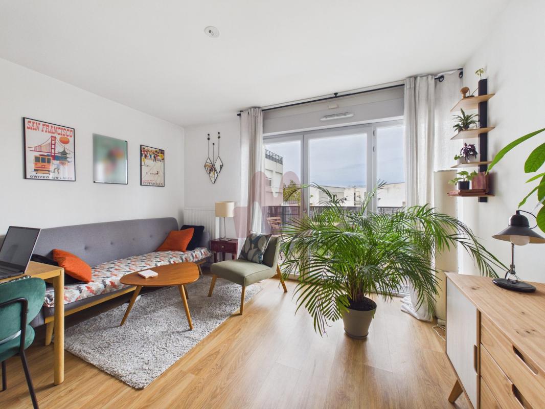 Un deux pièces de 40m2 en plan étoile, aménagé avec balcon