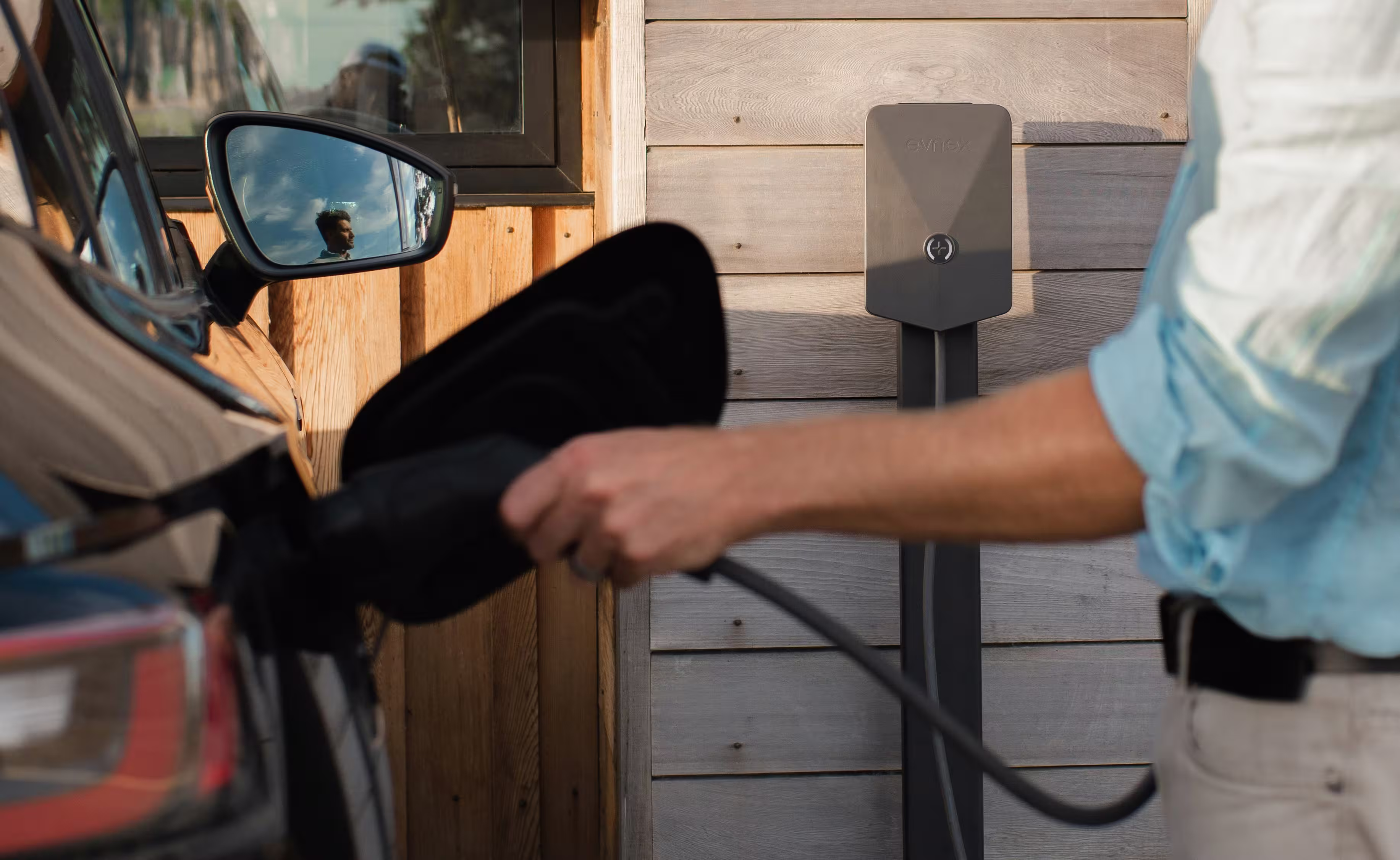 Découvrez comment installer une borne de recharge en copropriété en 2026, entre droit à la prise, vote en assemblée générale et aides Advenir revalorisées.