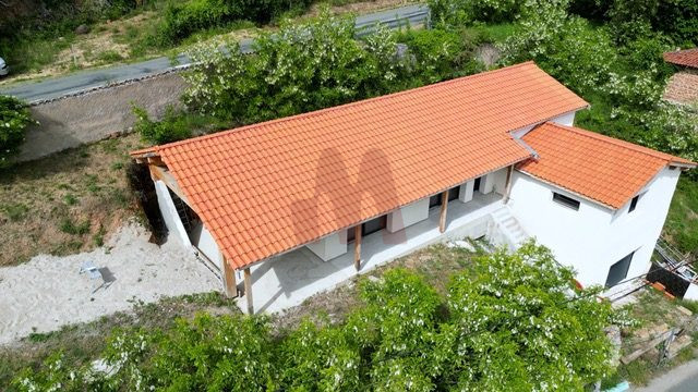 Maison neuve - intérieur à finir - 873m2 de parcelle
