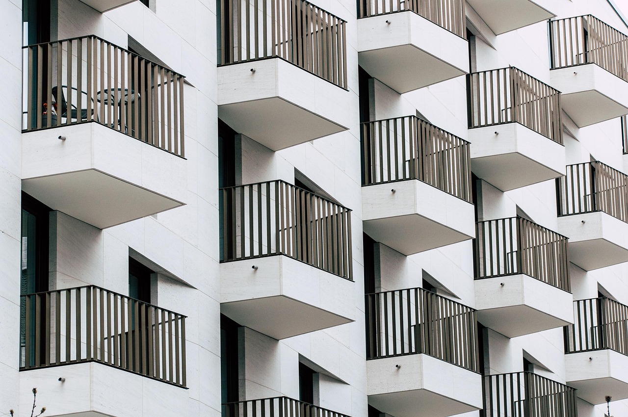 À Brest, 63 logements passés de D à B avec 45 % d'aides. Gain réel sur le chauffage, aides 2026 et majorité pour voter vos travaux en AG.