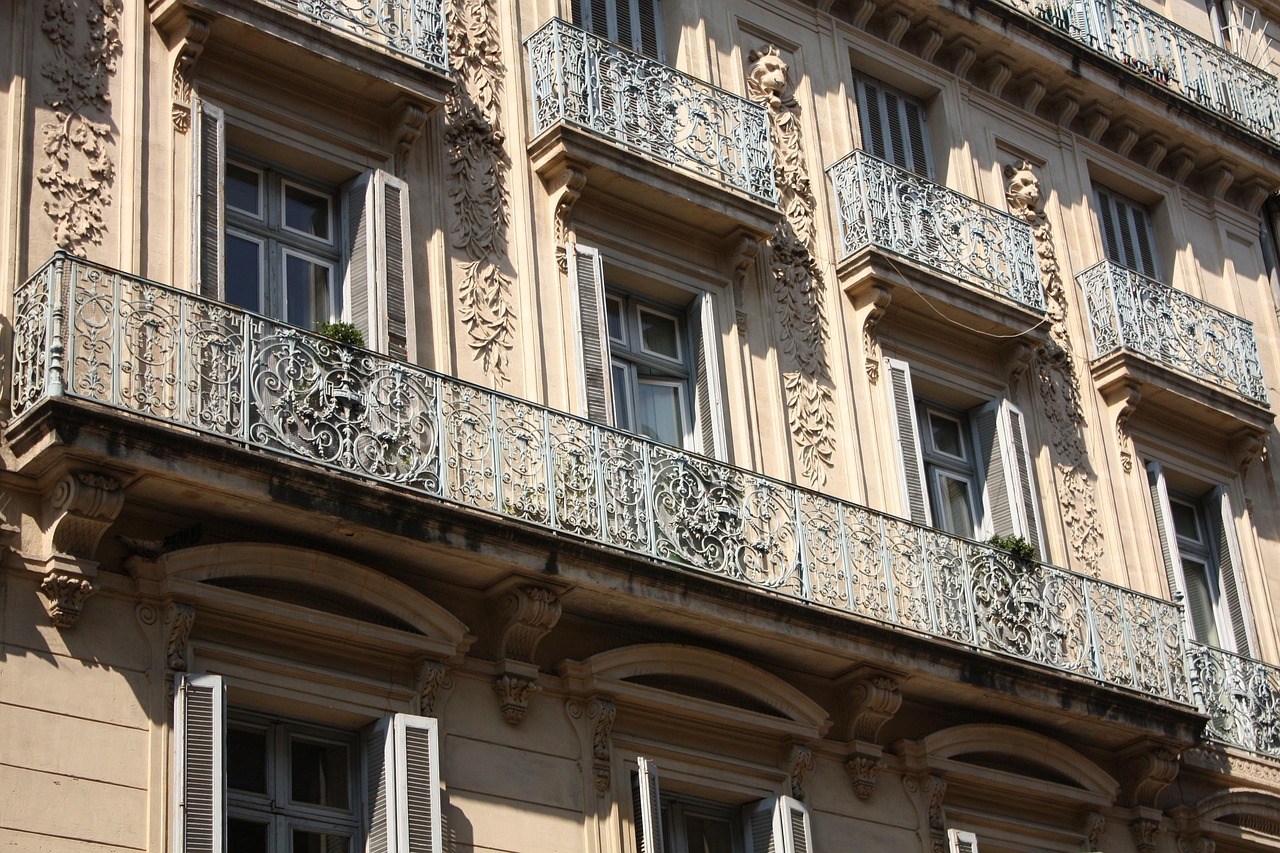 Syndic bénévole défaillant : mise en demeure, AG convoquée sans lui, puis juge. Délais, cas de Montpellier et 3 façons de le remplacer.