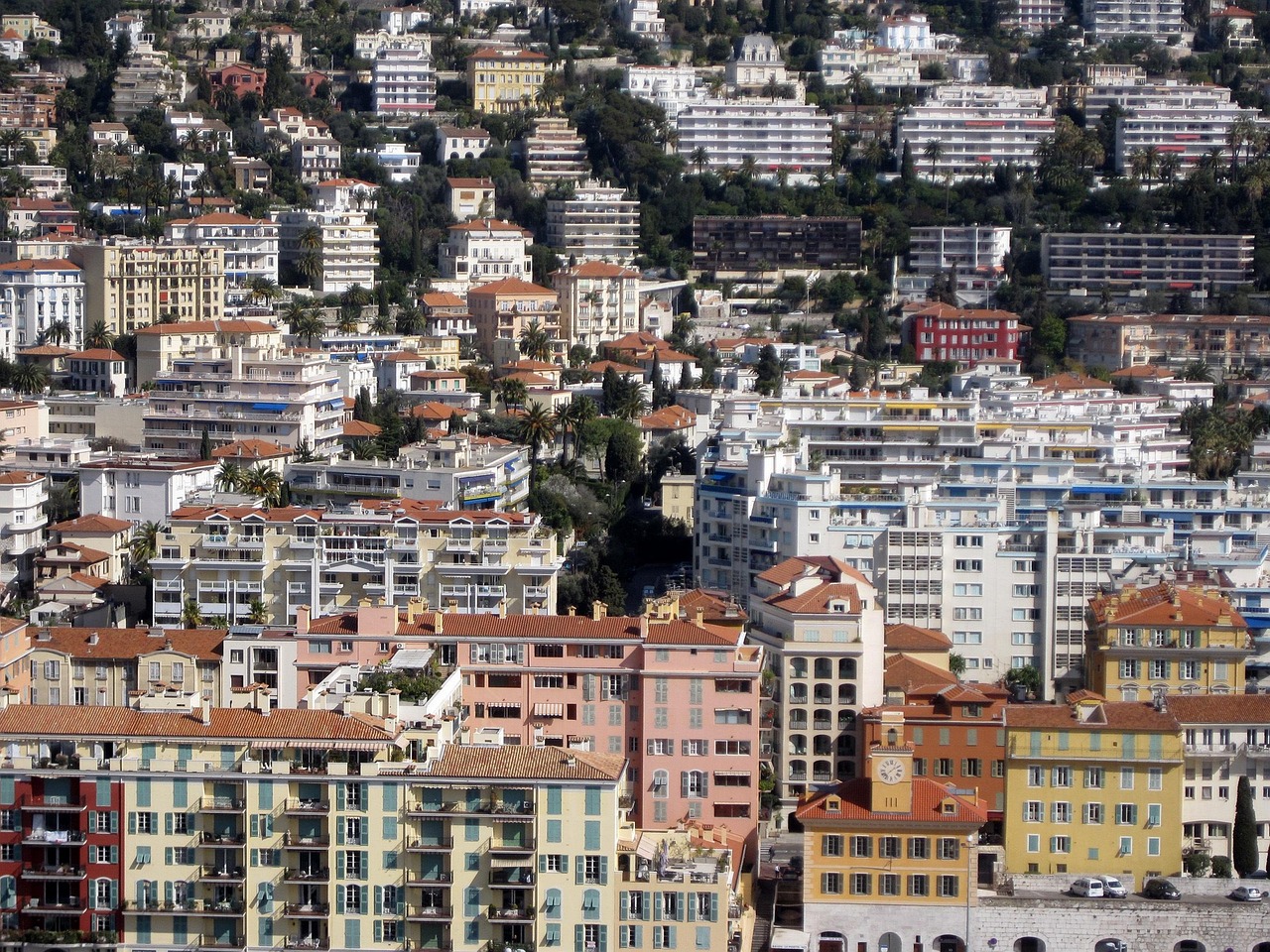 La Colle-sur-Loup et Saint-Priest votent 60 % de majoration de taxe d'habitation sur les résidences secondaires pour 2027. Qui paie, combien, exonérations.