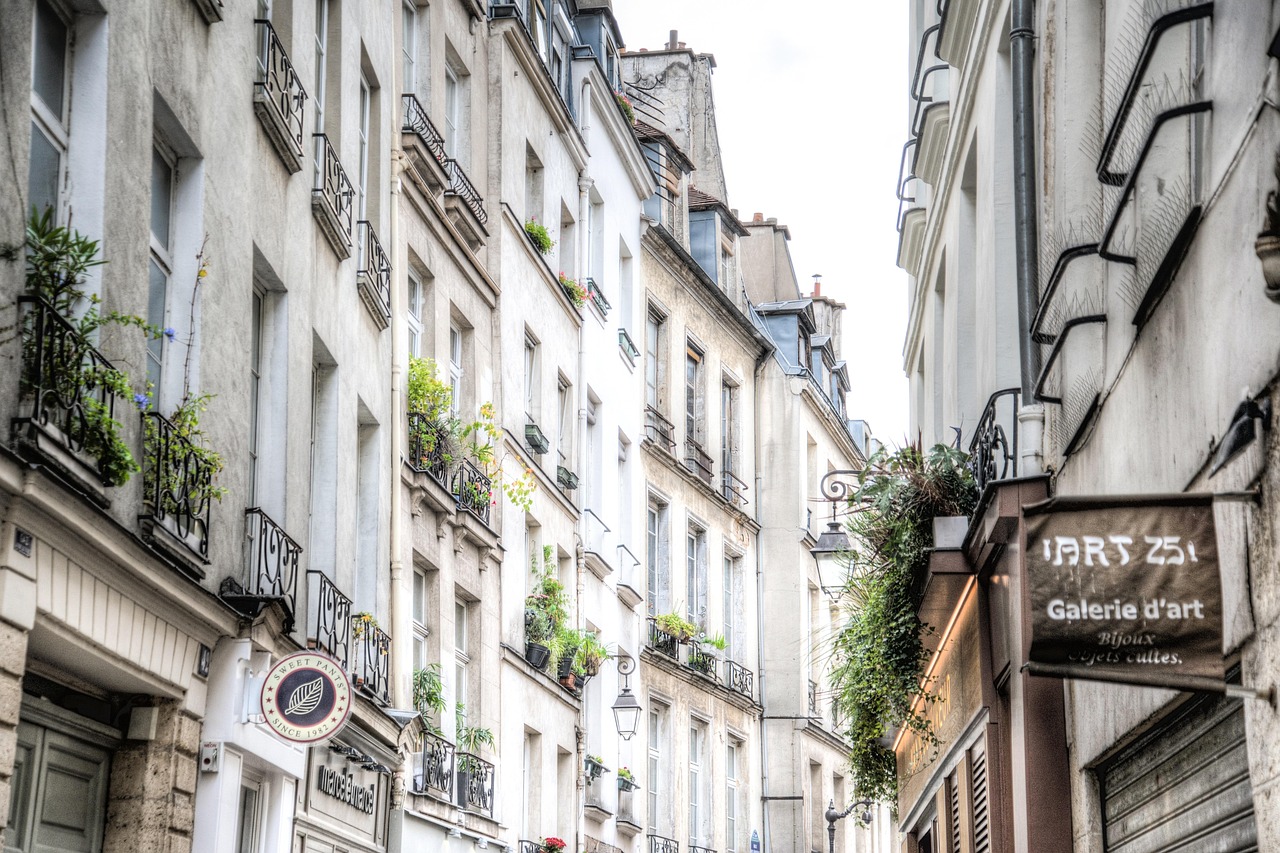 Immeuble dégradé lors des saccages des 17 et 18 octobre 2026 à Paris : travaux d'urgence, déclaration à l'assurance, recours contre l'État, vote en AG.