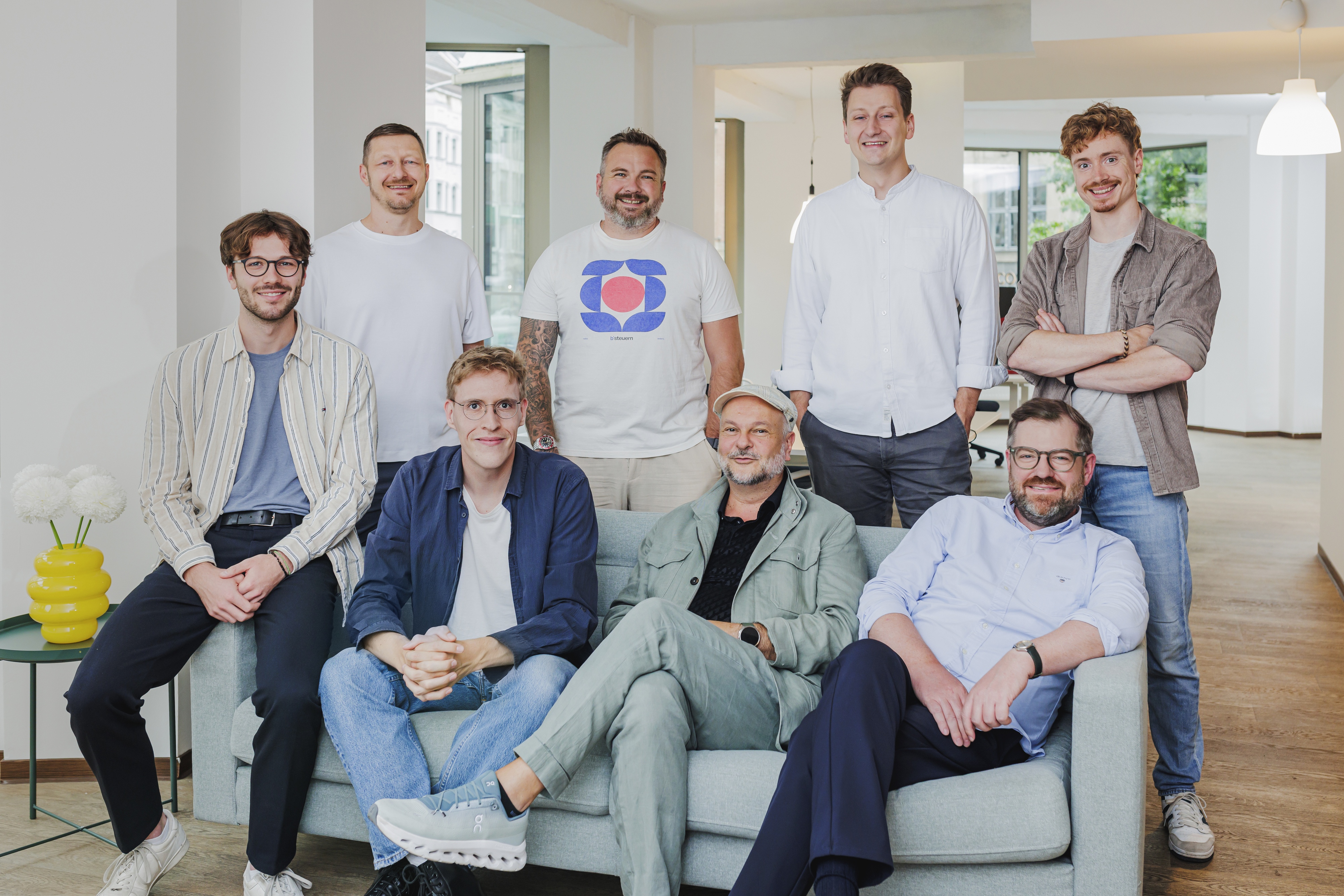 Die acht Co-Founder von b'steuern