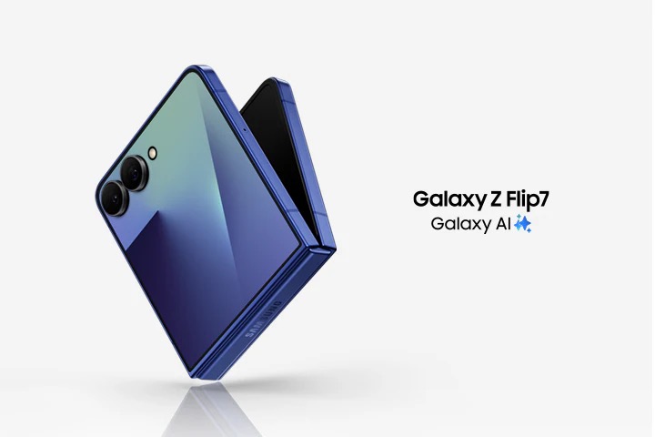 Galaxy Z Flip7 in dark blue