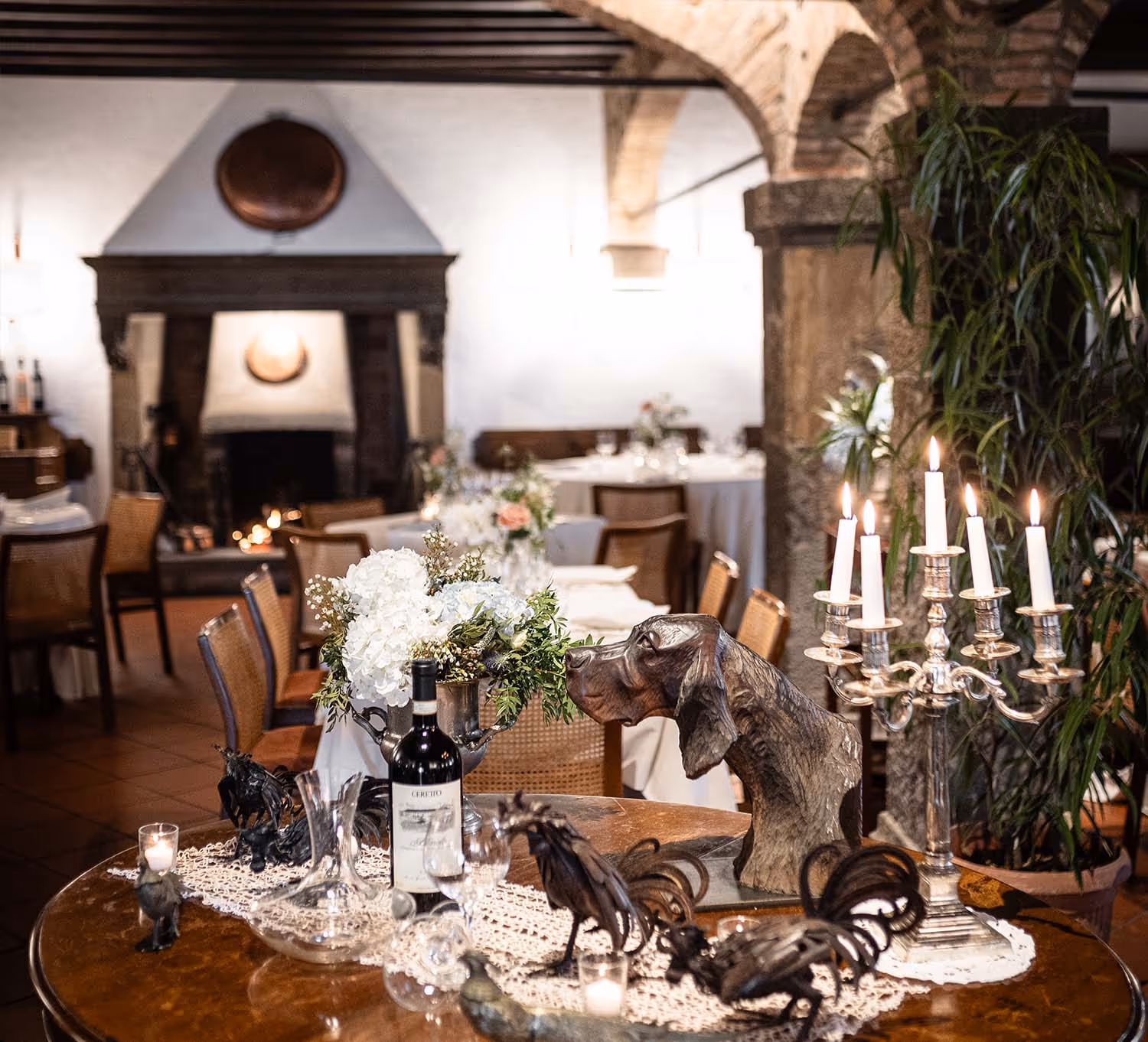 Vista di della sala interna del ristorante 