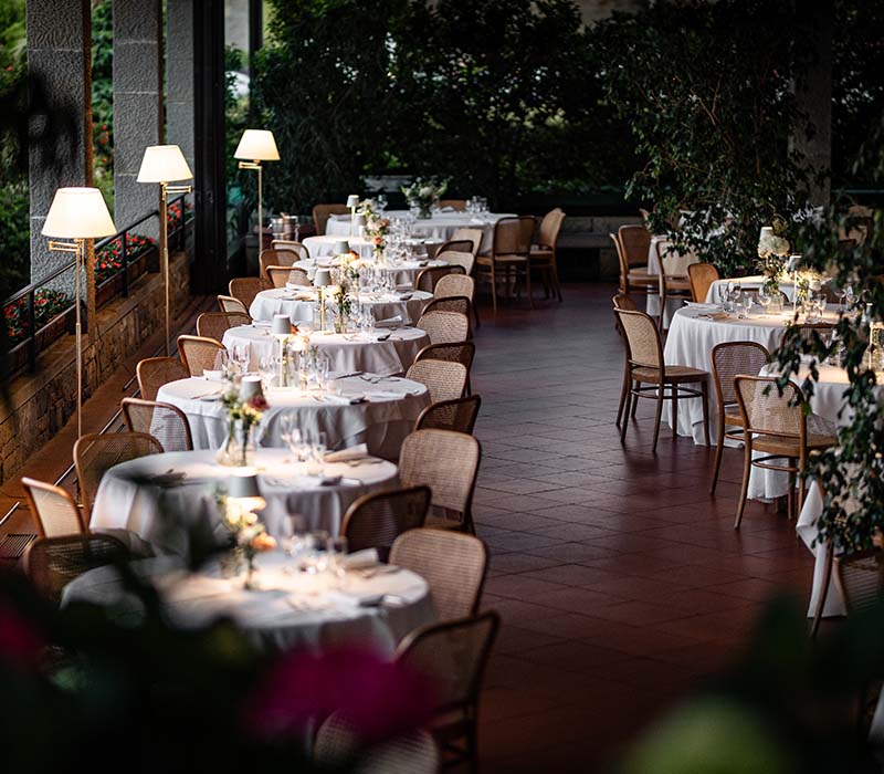 Veranda del ristorante Il Pianone illuminata