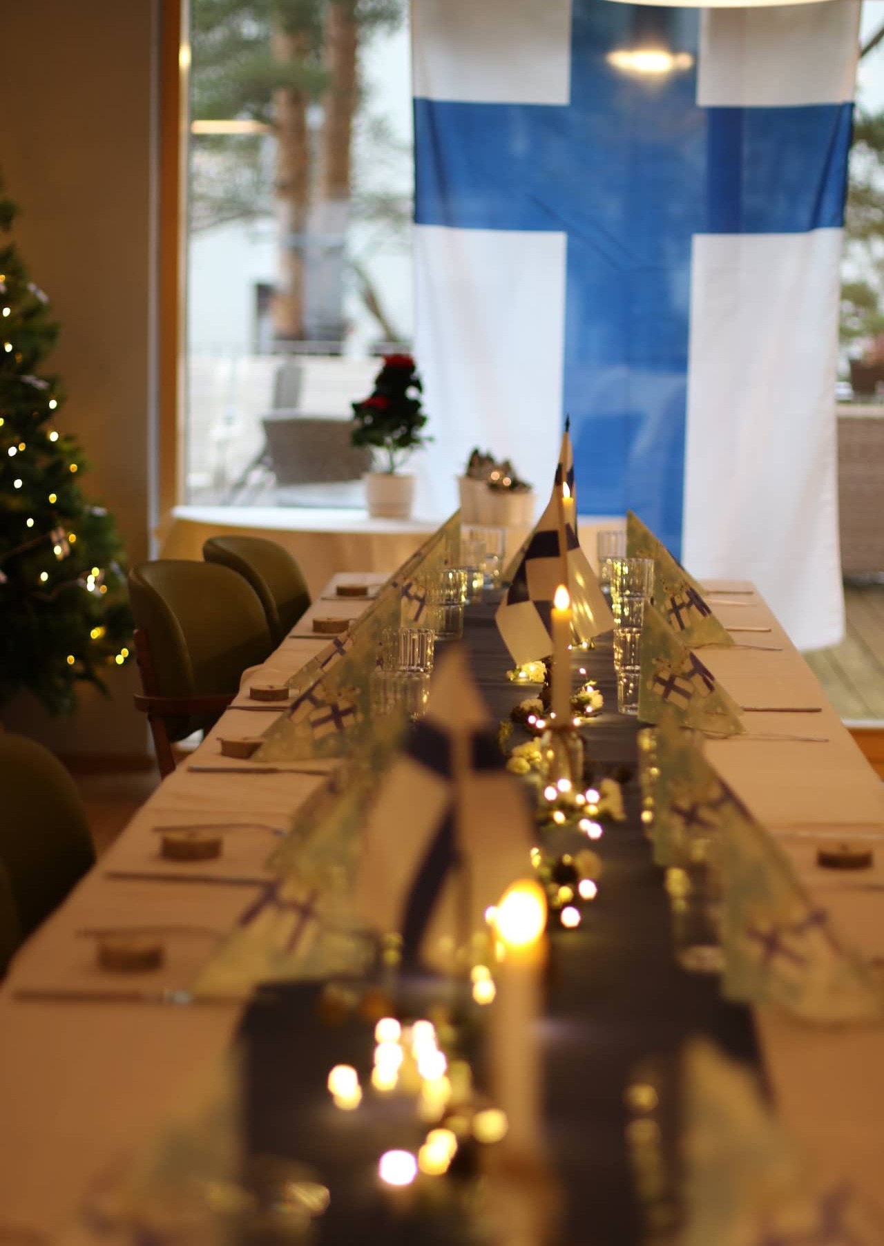 Hieno itsenäisyyspäivän kattaus.