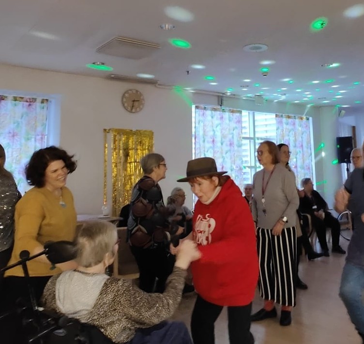 Mummodiskoilua Wilhelmiinassa.